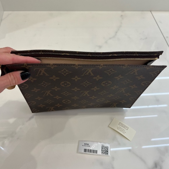 Louis Vuitton Monogram Canvas Poche Toilette - Picture 5 of 13